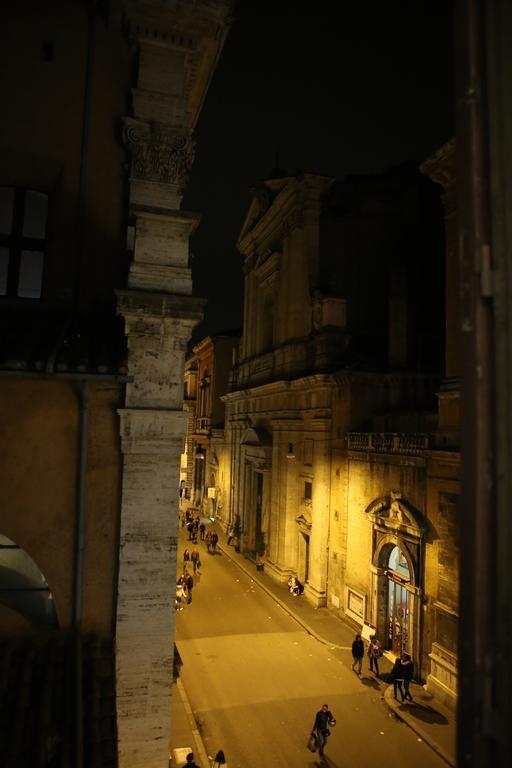 Cenci Bb Via Del Corso Affittacamere Roma